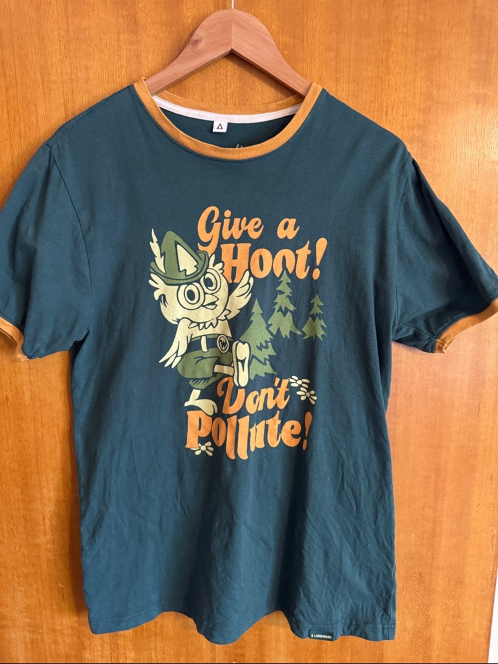Give a Hoot! Green Graphic Tee with Yellow Trim. Retro vibes. Adult Medium.
